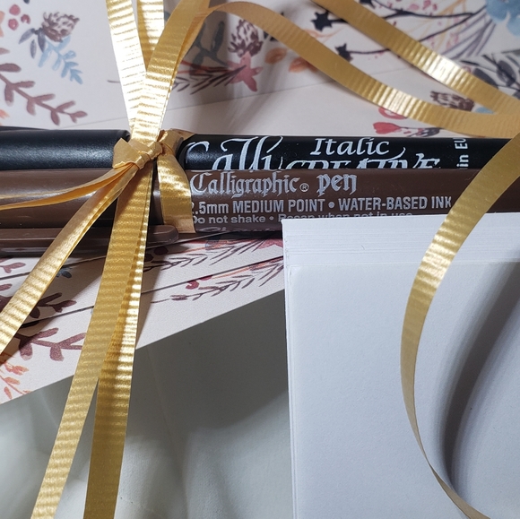 New Calligraphy Pen & Notecards Gratitude Set - Picture 3 of 5